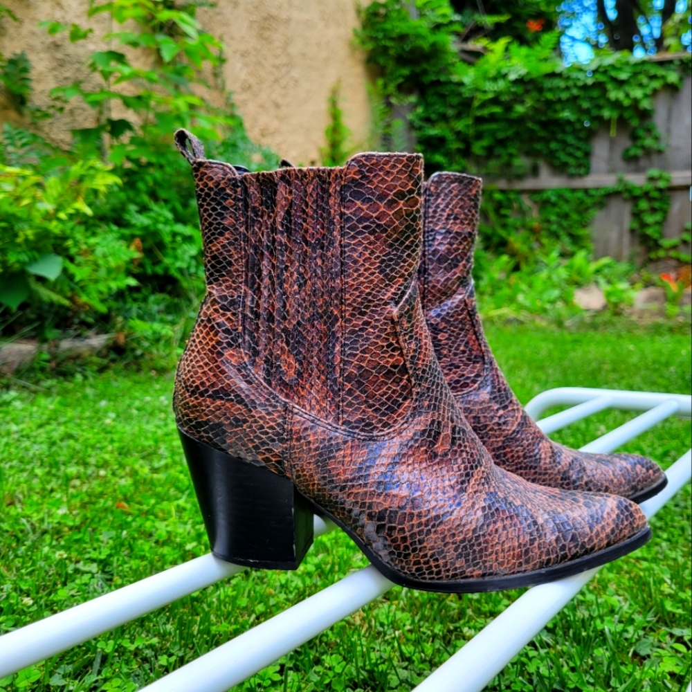 Catherine size 7 snake skin booties